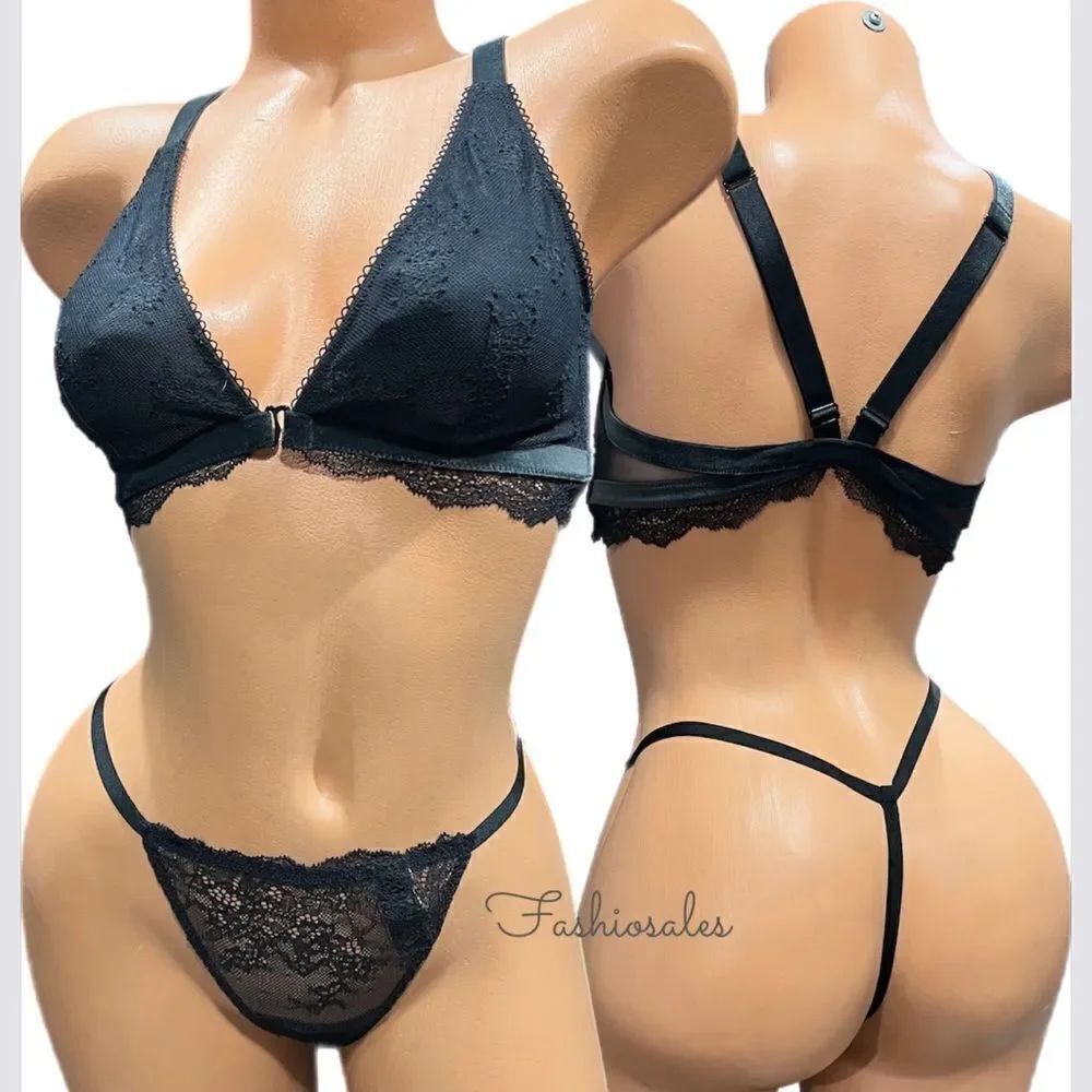 Victoriaโs Secretย set PaddedโVelvet trim bralette bra & Sexy lace V-stringโpanty